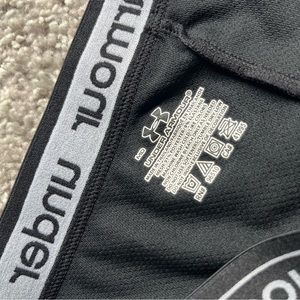 Under armor under shorts or compression shorts black medium